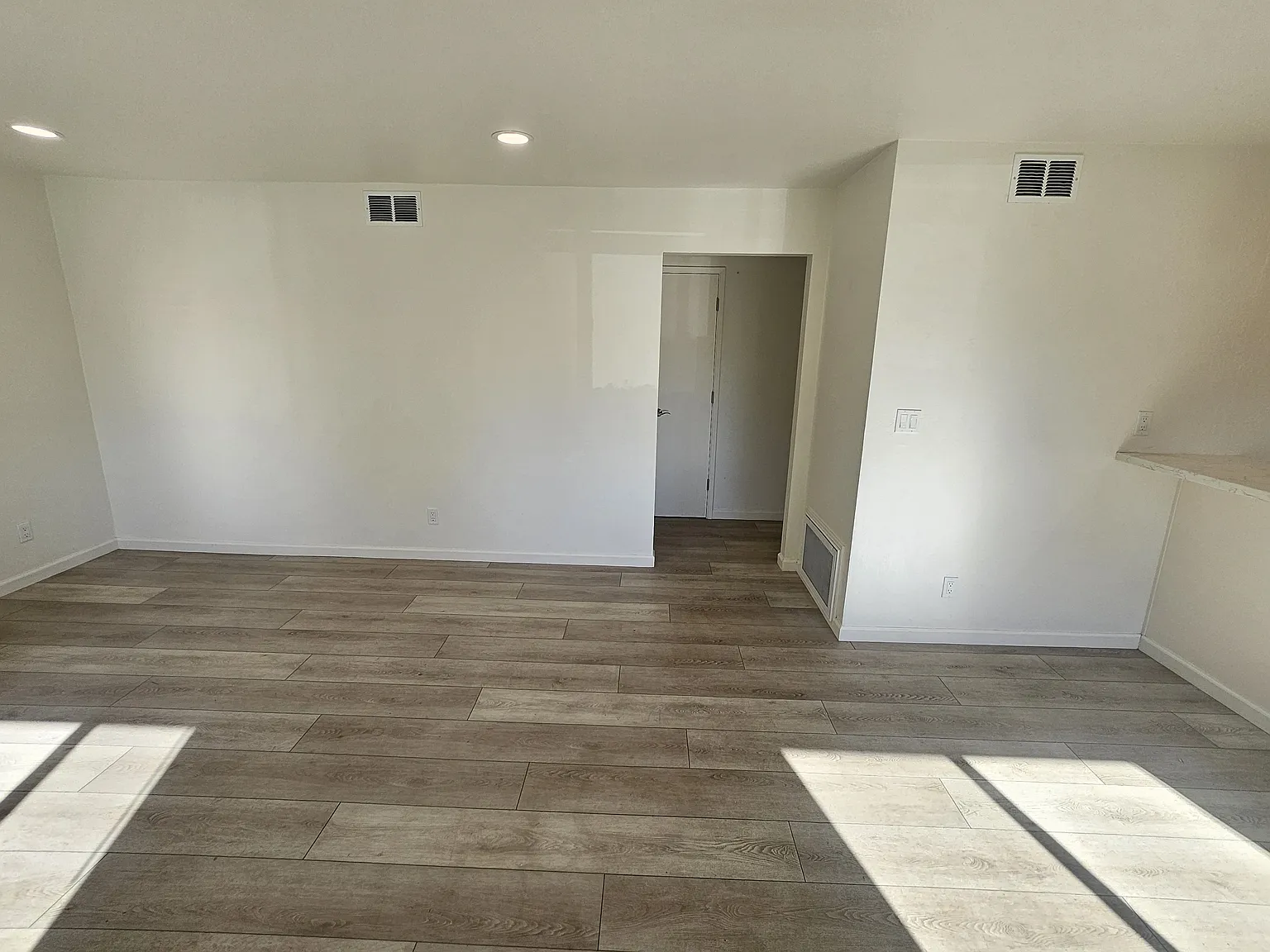 2 bed, 800 sqft, $3,495 — Photo 2
