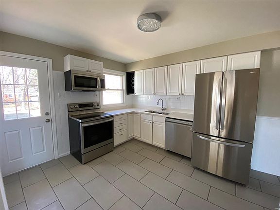 3rd image of 5 Saint Francis Ct