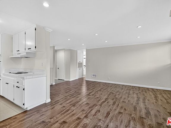 4th image of 5900 Canterbury Dr APT B217