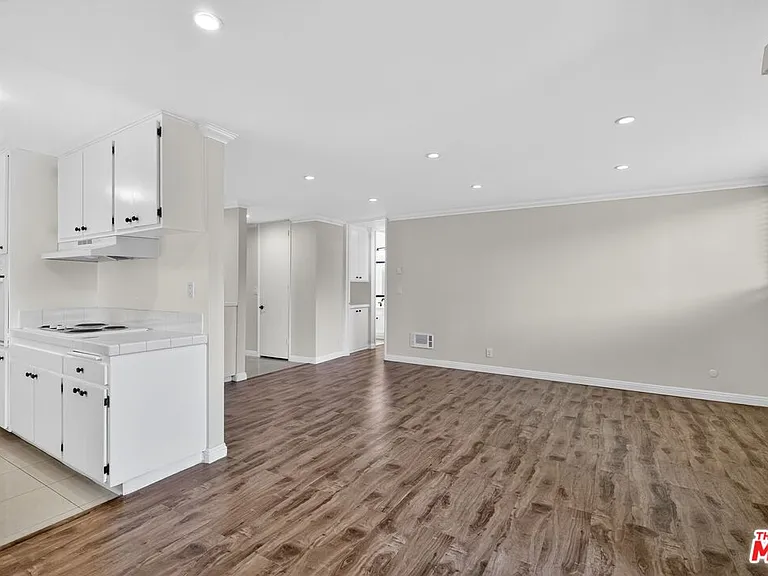 5900 Canterbury Dr #B217 — Photo 12