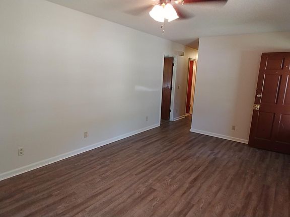 Livingroom to kitchen & hallway