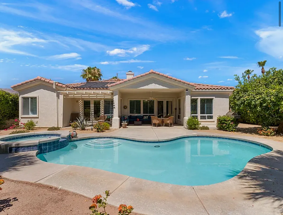 3 bed, 2.5 bath, 2425 sqft, $4,000 — Photo 1