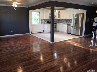 32 Earl St, Deer Park, NY 11729