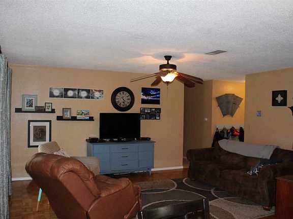 4th image of 908 E Brooke Ave