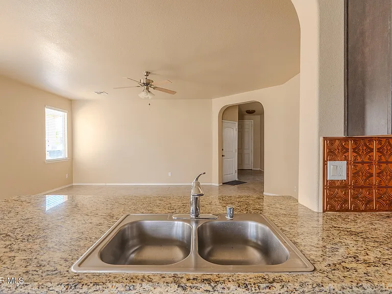 12485 Knightsbridge Dr — Photo 14