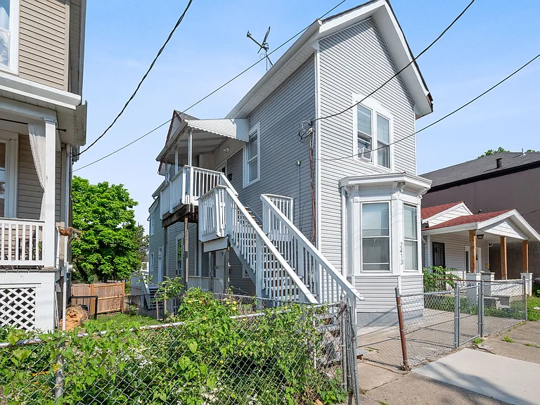 2413 Kenton St #2 — Photo 3