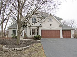 902 Secretariat Ct, St Charles, IL 60174