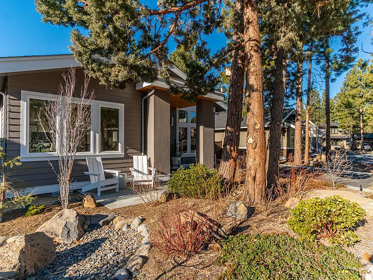 62719 Mehama Dr — Photo 1