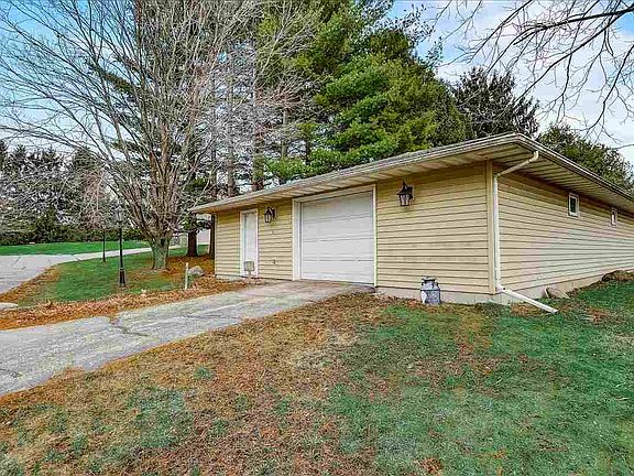 3rd image of 5974 River Rd