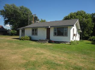 212 W 4th St, Grove, OK 74344