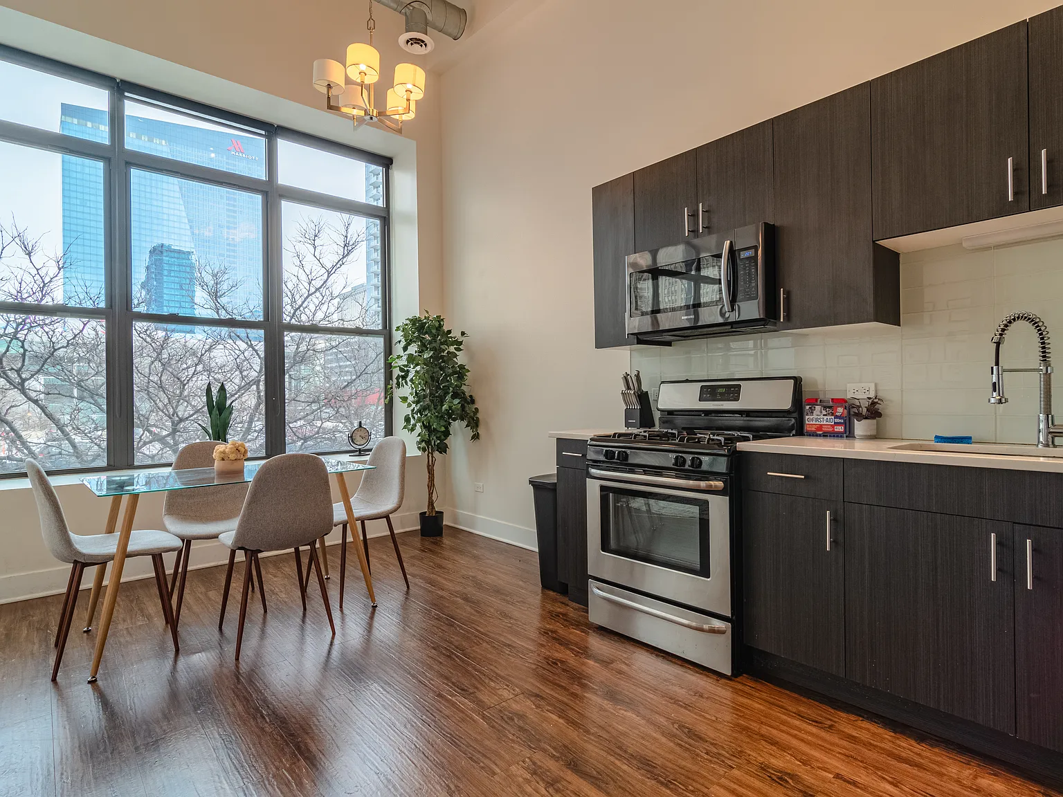 3 bed, 950 sqft, $3,100 — Photo 3