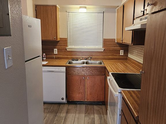 4th image of 900 Ticonderoga Dr APT A
