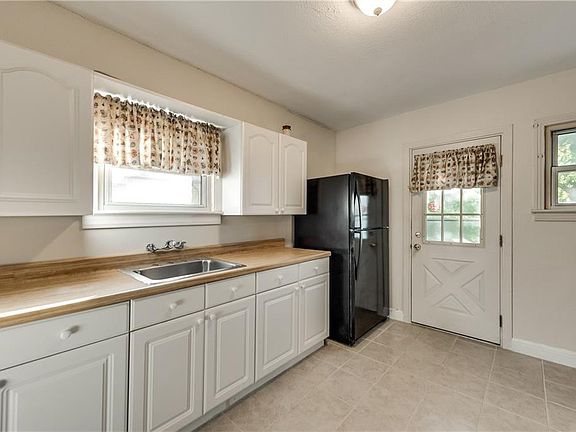 3rd image of 2627 Langdon Ave