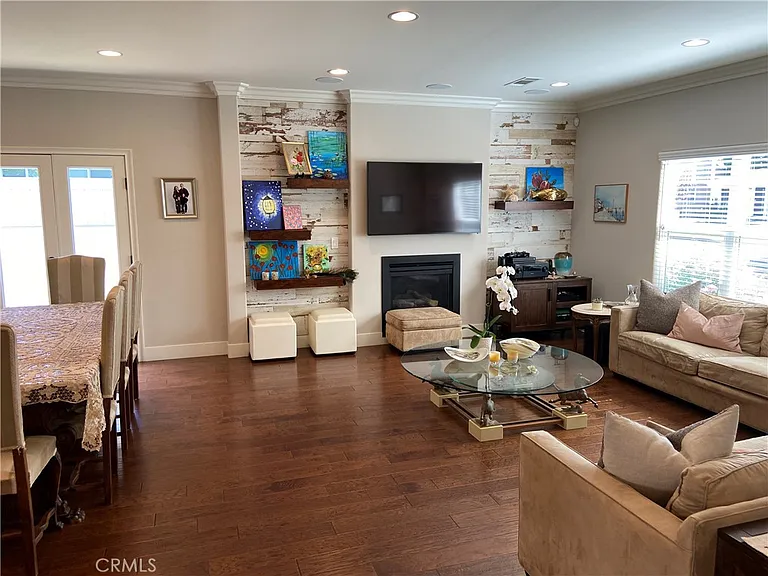4470 Stansbury Ave — Photo 16