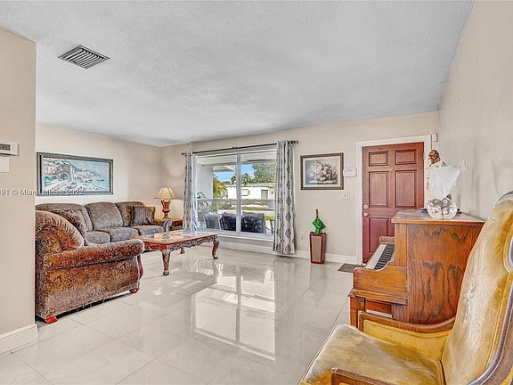 5th image of 8510 NW 26th St