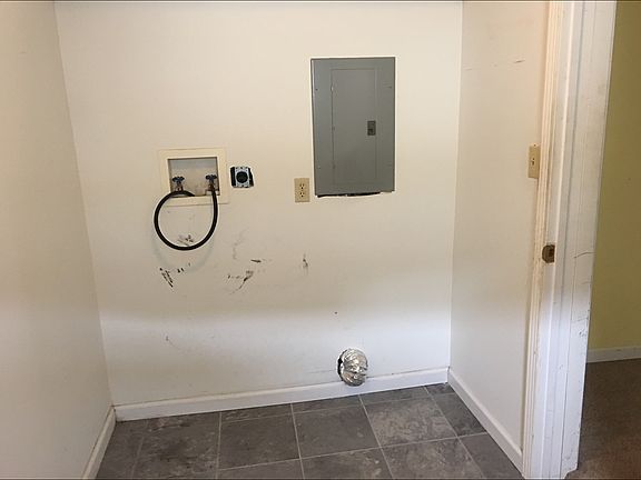 Laundry room/half bath 