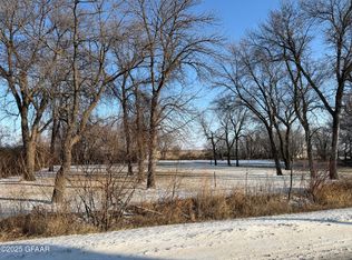 439 Railroad Ave E, Park River, ND 58270