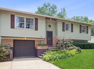 7735 Kensington Ln, Hanover Park, IL