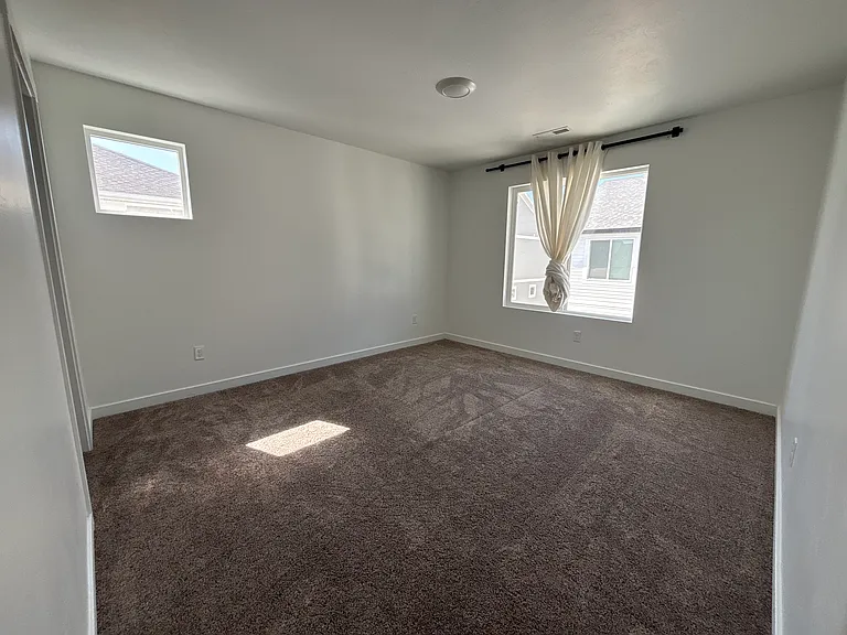 1783 E Fall St — Photo 18