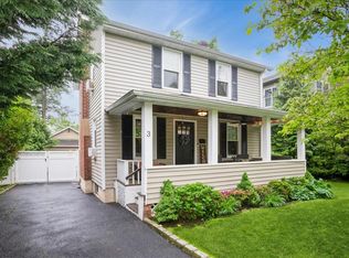 3 Coles St, Glen Cove, NY 11542