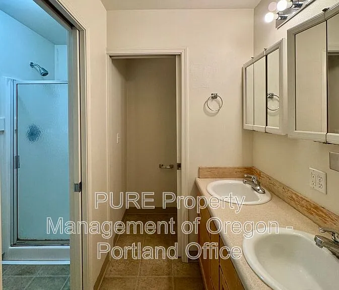 6734 N Montieth Ave — Photo 13