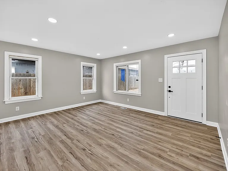 2804 Yankee Rd — Photo 3
