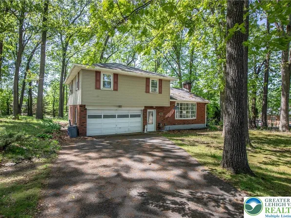 2875 Whitewood Rd, Bethlehem, PA 18017