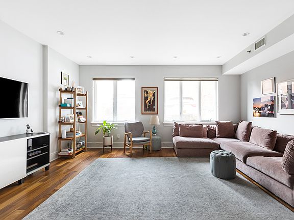 3rd image of 446 17th St #1A