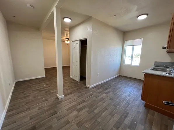 186 S. L, 186 S L St #8, Dinuba, CA 93618