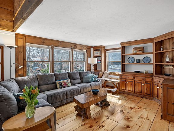 3rd image of 165 Cottontail Road