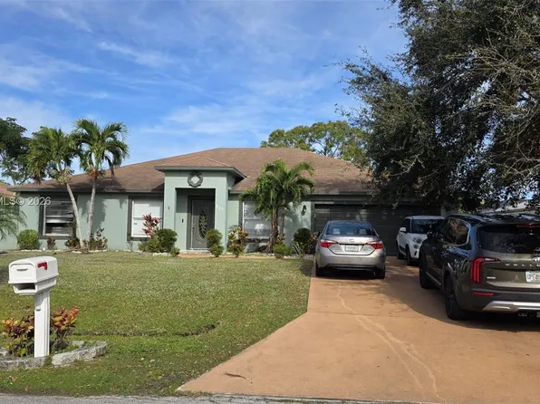 825 SE Cavern Ave, Port Saint Lucie, FL 34983