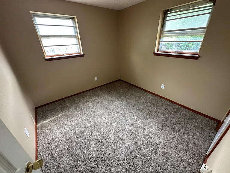 4012 SE 47th St — Photo 5