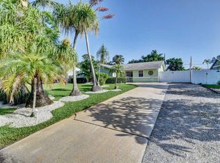 5121 Woodland Dr, Delray Beach, FL 33484