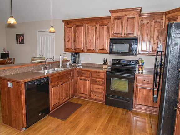 4th image of 103 Sheidley Ave