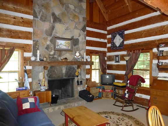 3rd image of 104 Blue Mountain Ln