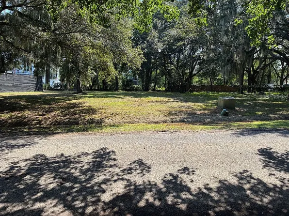 4633 Sunny Ln, North Charleston, SC 29405