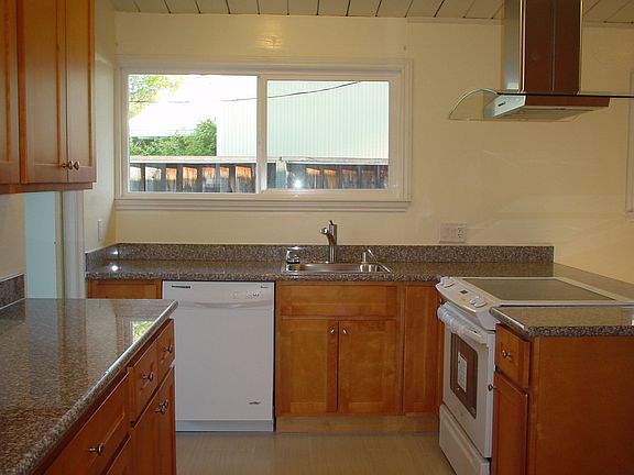5th image of 678 Miller Ave