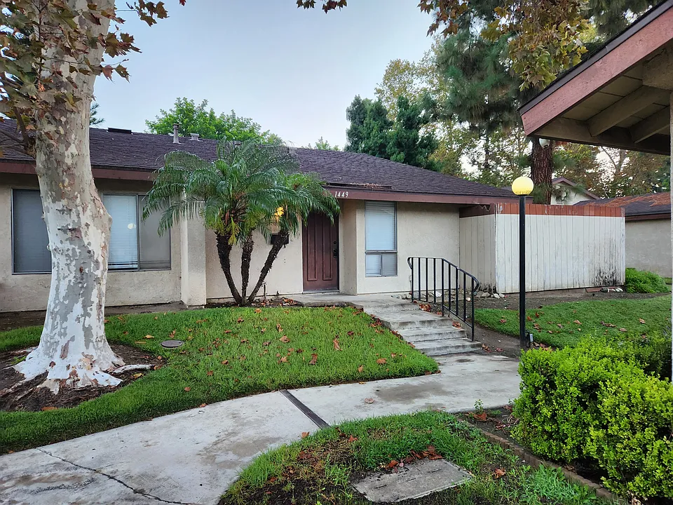 1449 Fredricks Ln