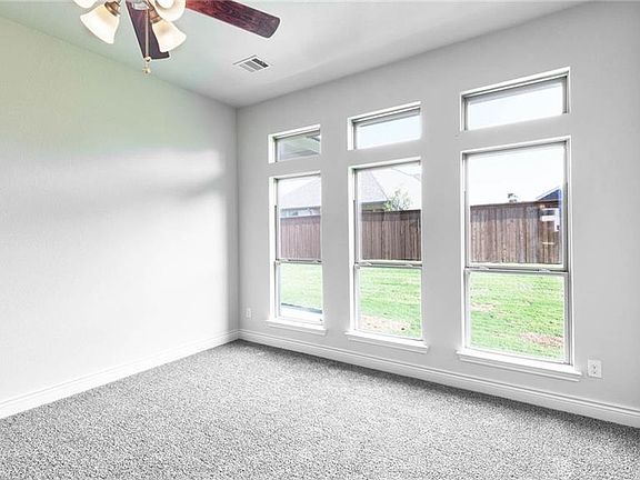 4th image of 831 Esk Ave