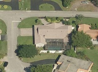 8900 N Lake Dasha Dr, Plantation, FL 33324