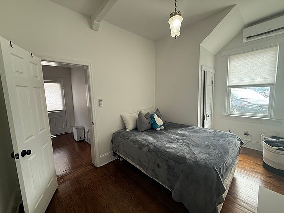 3rd image of 252 W Main St
