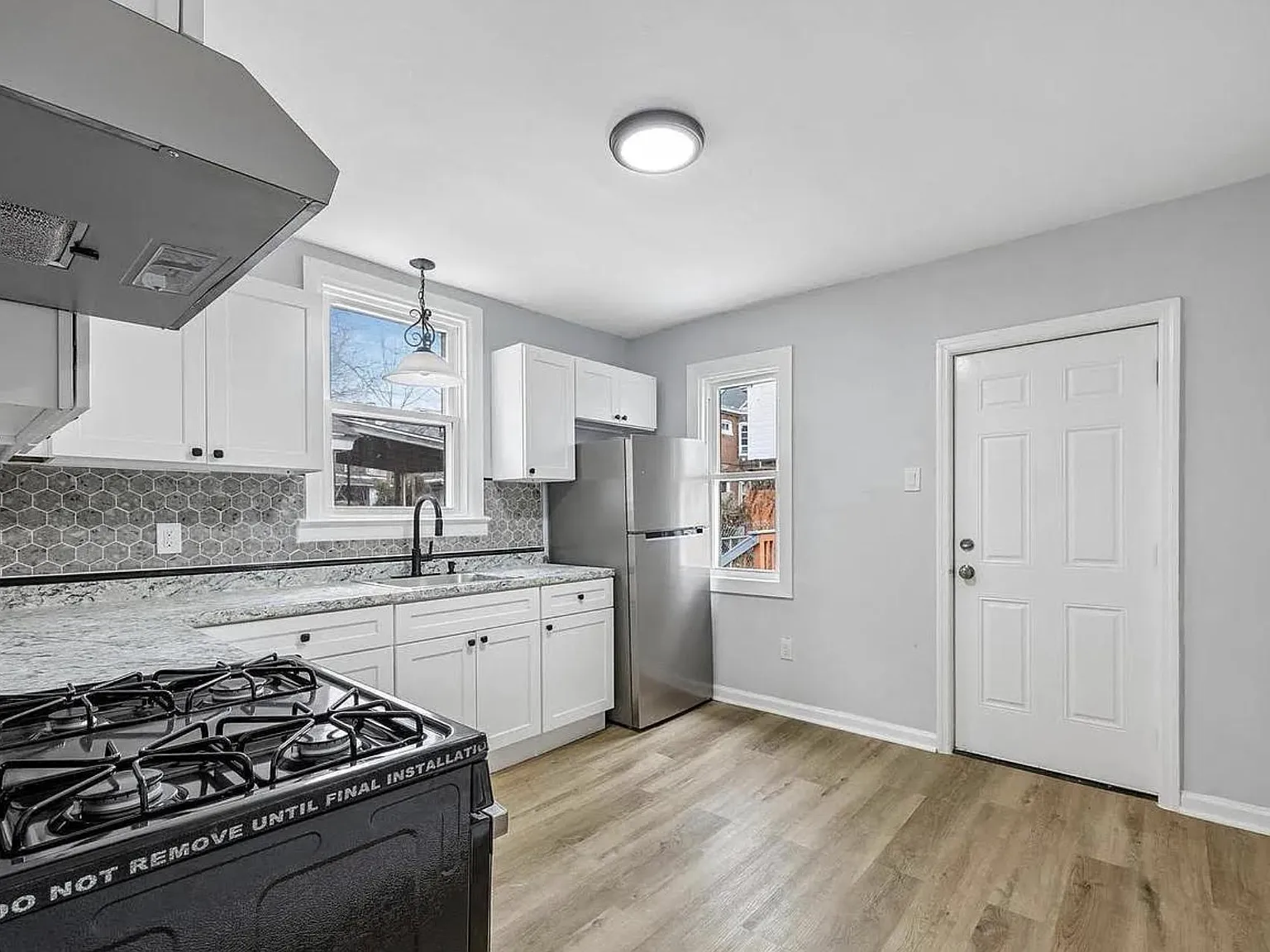 1 bed, 1.0 bath, 1360 sqft, $1,364 — Photo 4