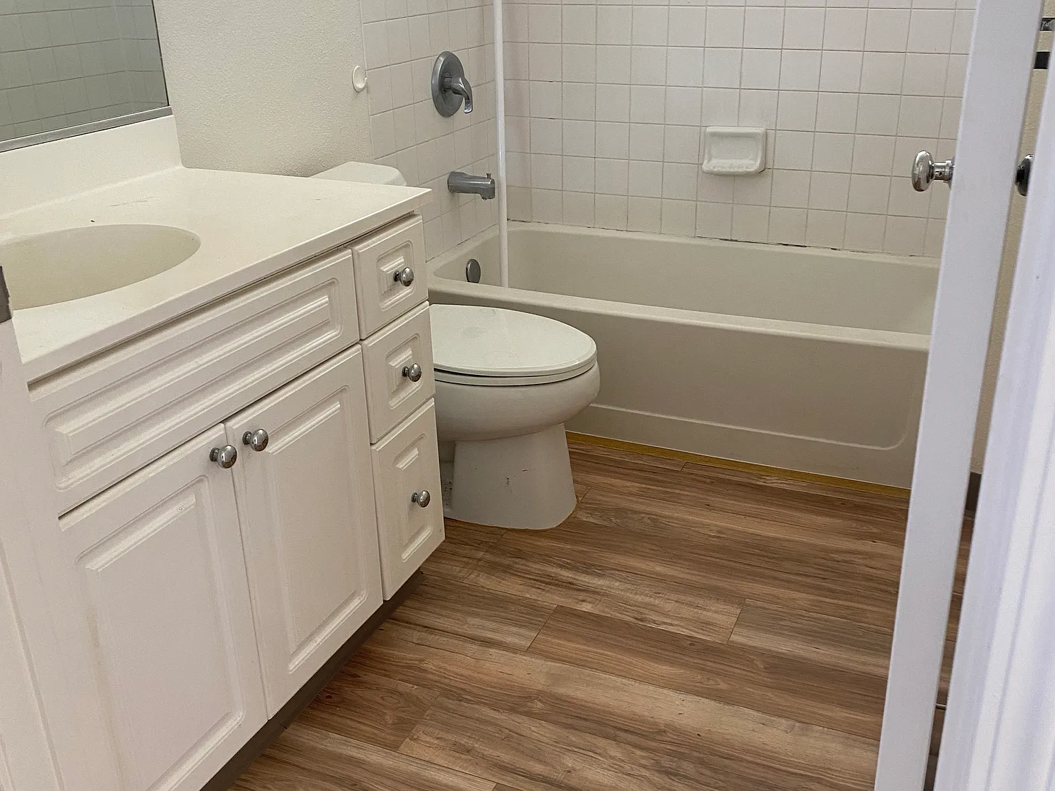 2 bed, 716 sqft, $2,600 — Photo 2