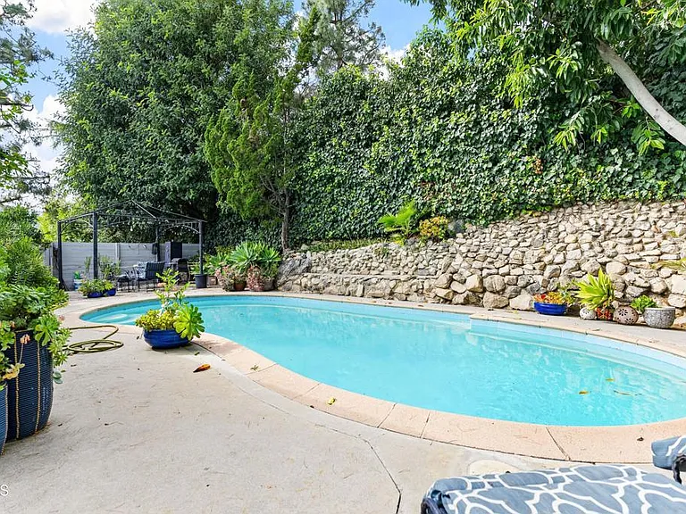 3323 Reta St — Photo 2