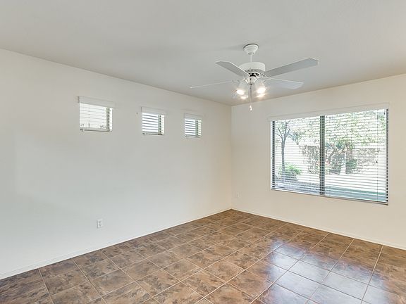3rd image of 1906 W Appaloosa Way