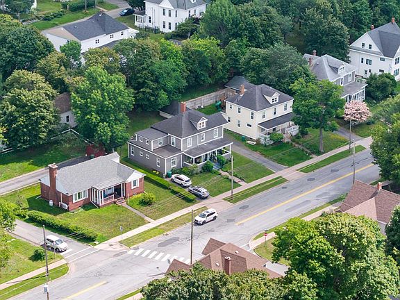 4th image of 159 Almont Ave