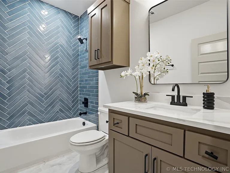 1414 E University Ave — Photo 15
