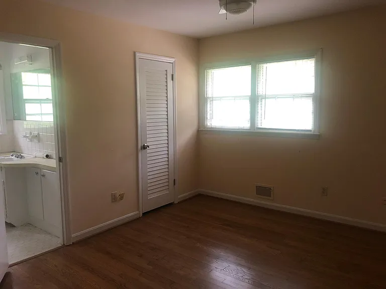2508 Sherbrooke Dr NE — Photo 11