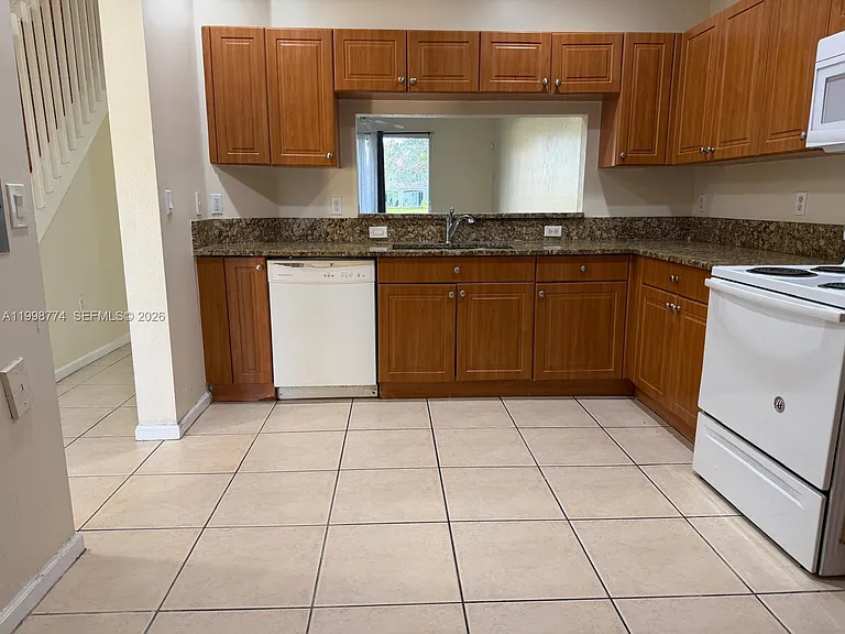 8246 SW 27th St #103 — Photo 6