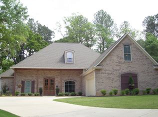 1200 Springdale Dr, Tupelo, MS 38804